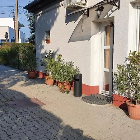 아파트 Ruttkai Vendeghaz *