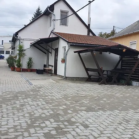 Ruttkai Vendeghaz アパート
