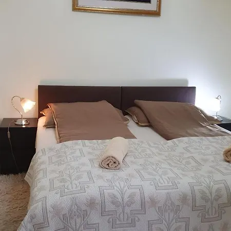 Ruttkai Vendeghaz شقة