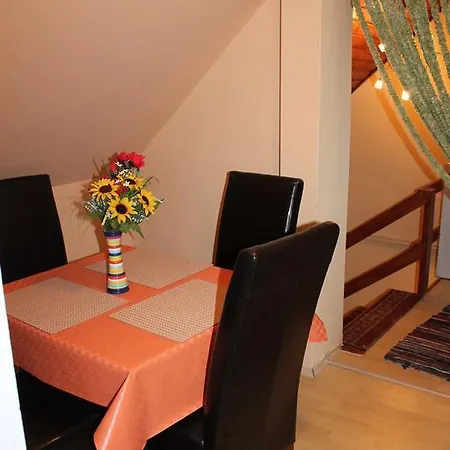 Ruttkai Vendeghaz Apartment *