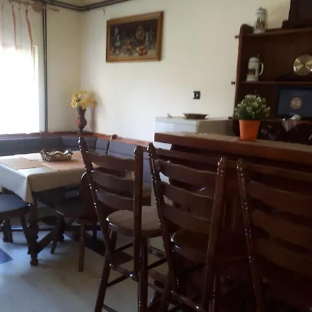 Ruttkai Vendeghaz 아파트 *