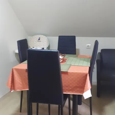 아파트 Ruttkai Vendeghaz *